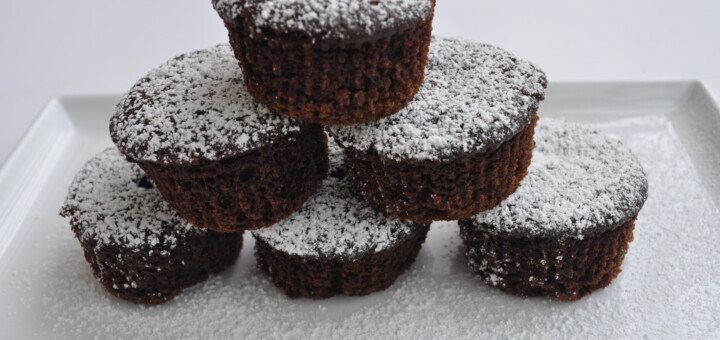 Awesome & moist vegan chocolate cupcakes