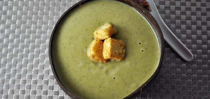 Simple broccoli soup