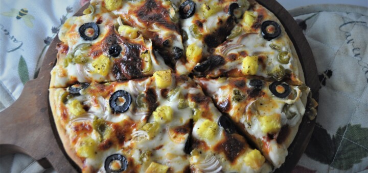 Jalapeno & pineapple pizza
