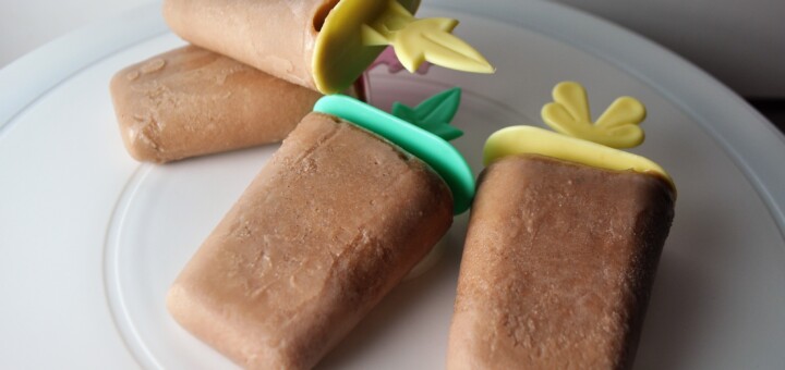 Healthy chocolate whey popsicles